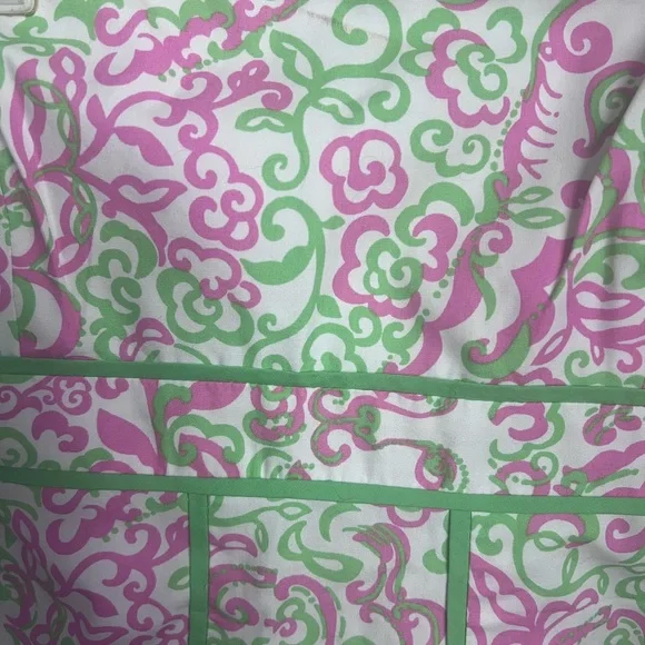 Lilly Pulitzer classic strapless top.  Elastic gathering in back for comfort - Picture 2 of 3